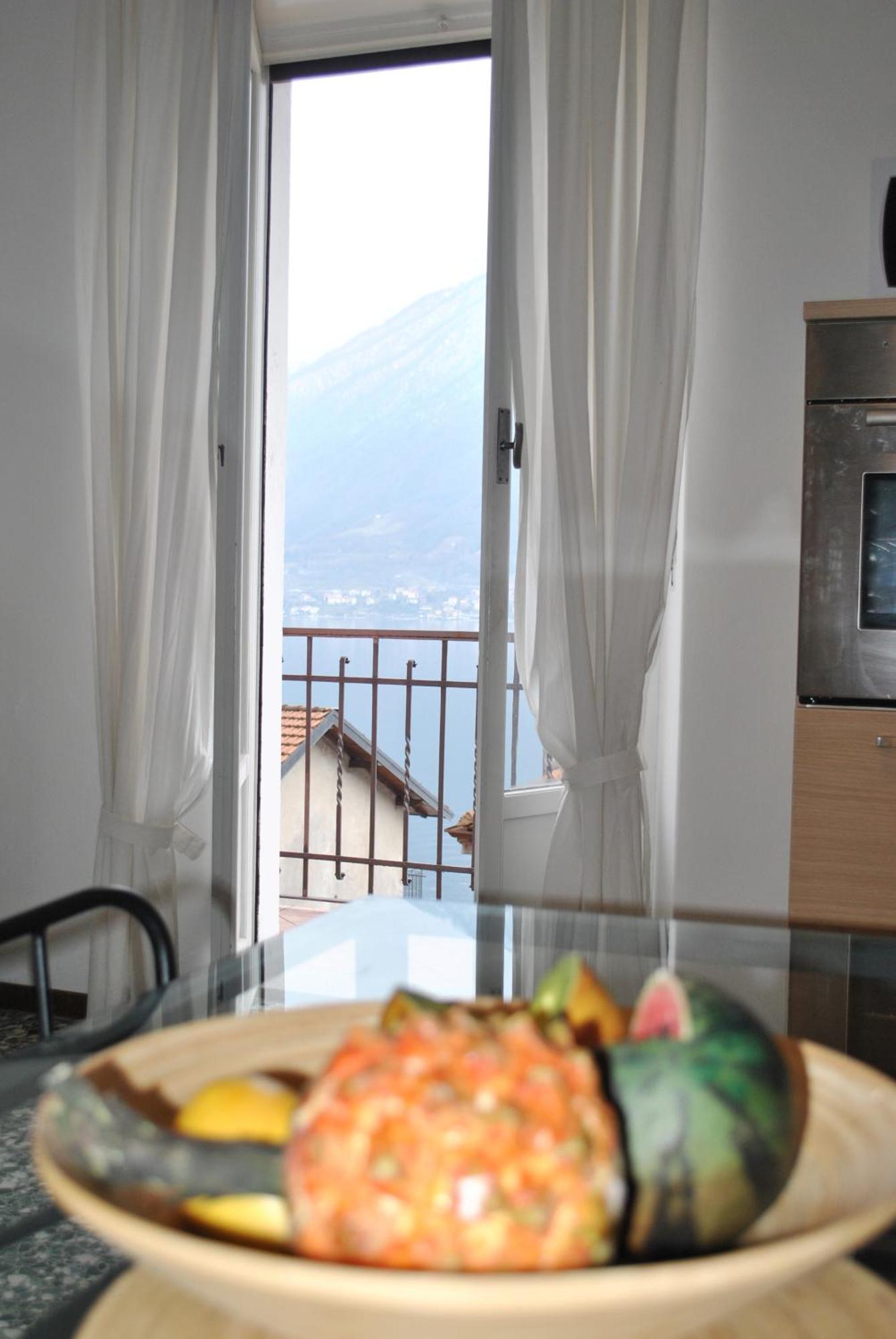 The Romantic Village House - Apartments With Lake View Colonno Exterior foto