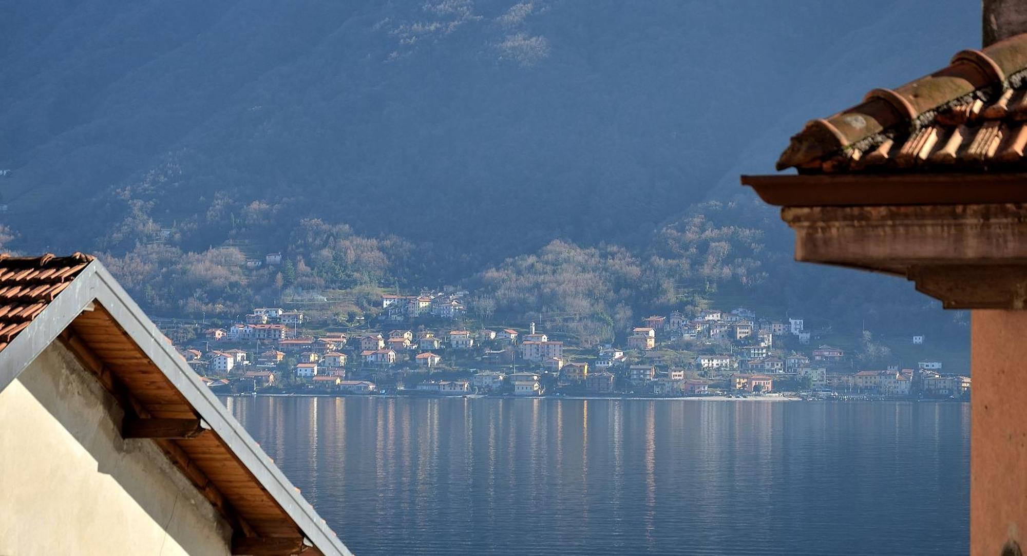 The Romantic Village House - Apartments With Lake View Colonno Exterior foto