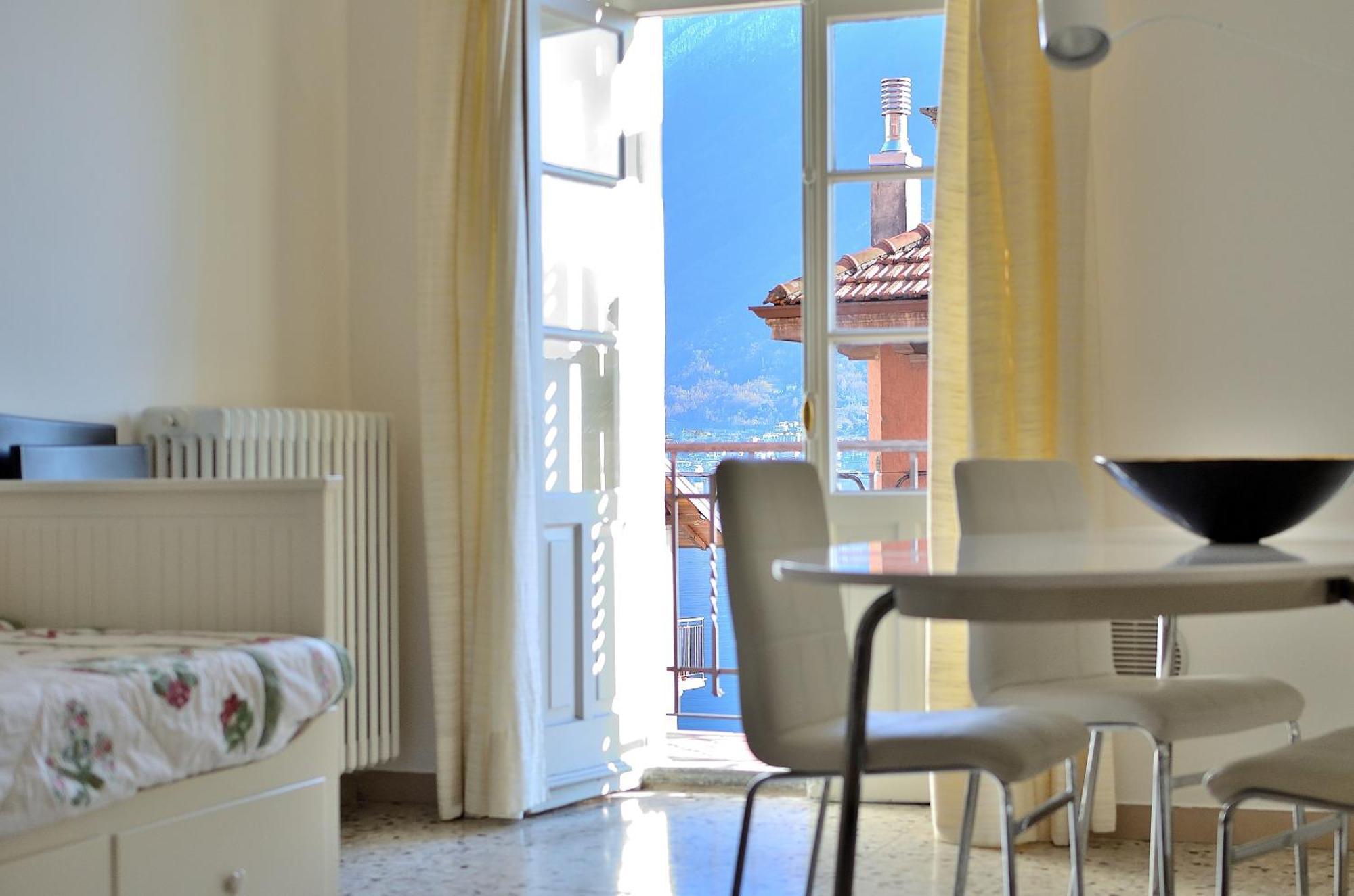 The Romantic Village House - Apartments With Lake View Colonno Exterior foto